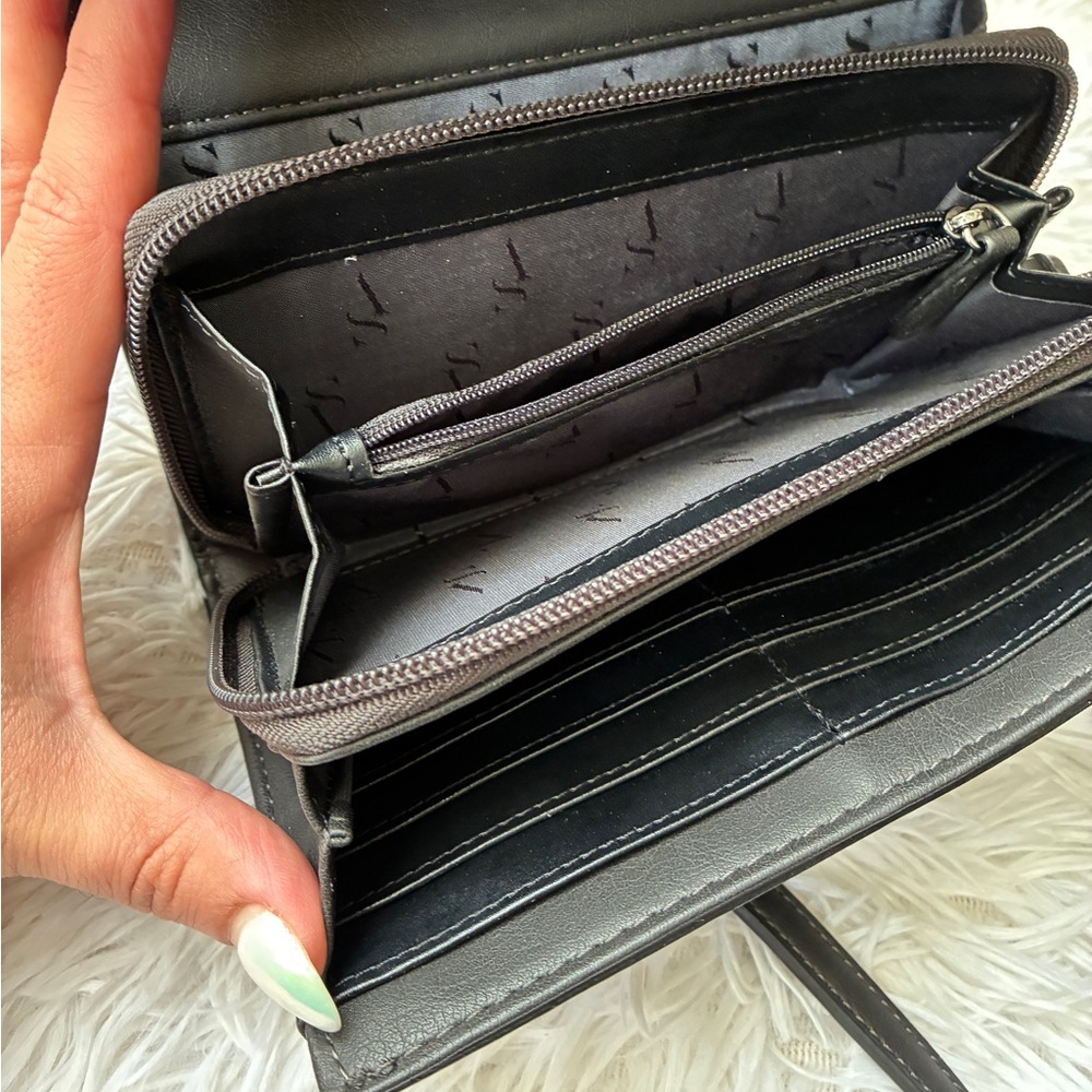 Simply Vera Vera Wang Signature Envelope Crossbody Bag 🩶 - Picture 11 of 12